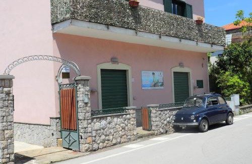 Sant'Agata sui Due Golfi House | Casa Vacanze Il Postino