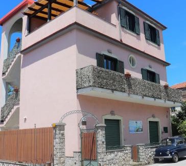 Sant'Agata sui Due Golfi House | Casa Vacanze Il Postino