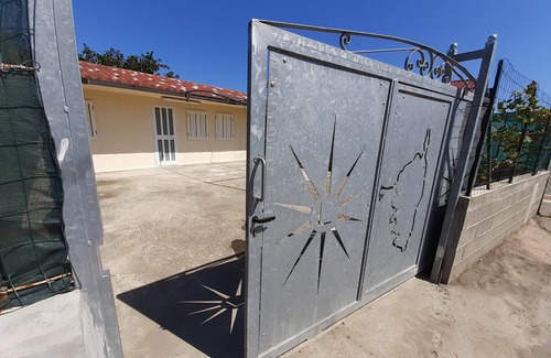 La Marana House | Casa Vacanze Indipendente, Parcheggio Interno e Giardino Privato Recintato