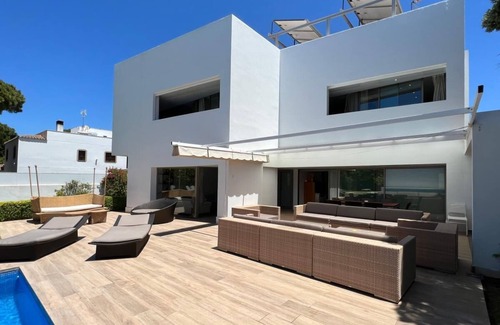 Cabo Roche House | Casa Vera - Modern villa for 8 pax with pool very close to the beach