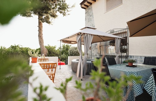 Llano de Brujas Cottage | Casa Verna tú Escapada Ideal en Familia o Grupo; Actividades, Jacuzzi y Barbacoa