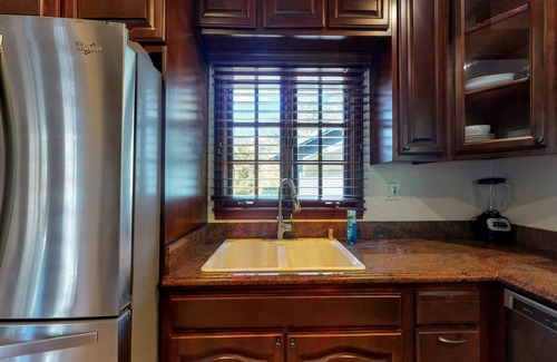 Beachwood Canyon Ski Chalet | Casa Vista! Stunning Direct Hollywood Sign Views!