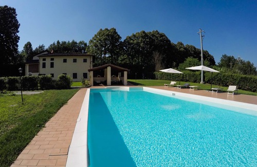 Villabuona House | CASALE LA FATA, SMEMORINA splendid apartment facing the pool, sleeps 5