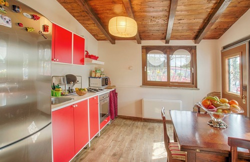 Lake Bracciano Apartment | Casale pratoterra, independent farmhouse in the center of Bracciano