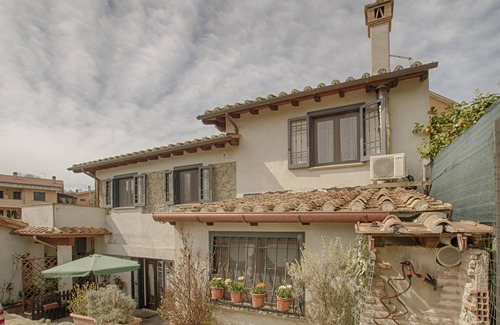 Lake Bracciano Apartment | Casale pratoterra, independent farmhouse in the center of Bracciano