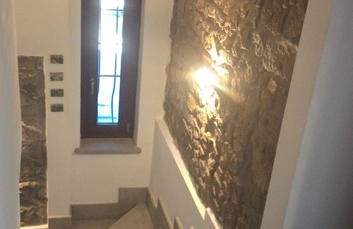 Lake Bracciano Apartment | Casale pratoterra, independent farmhouse in the center of Bracciano