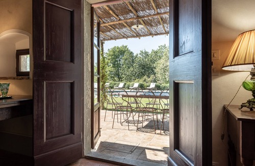San Casciano in Val di Pesa Villa | Casale Tagliafune,a XV century's Country Villa near Florence with vineyards view