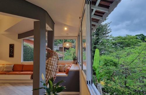 Morro da Cruz House | Casas com jacuzzi e churrasqueira a 500 metros da Praia do Perequê na Ilhabela