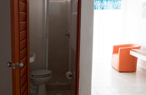 Las Playas Hotel | Casas del Agua in Acapulco with A/C