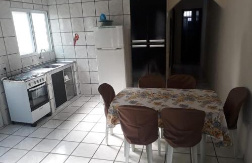 Maranduba Hotel | Casas em Condomínio próximo da praia com 2 dormitórios, churrasqueira e 3 vagas de garagem