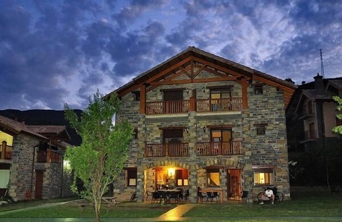 Puertolas Cottage | Casas rurales La Ribera for 8 people