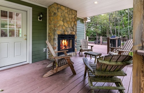 Lake Harmony Estates House | "Cascade" Beach Access, EV Charger, Fire Pit, Grill, Outdoor Gas Fireplace, Hot Tub, Pool Table
