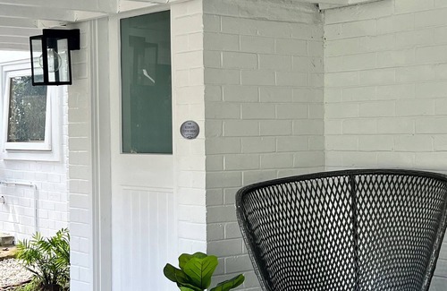 Blue Mountains City Council Apartment | Cascades Guest House Leura - tranquility right on the National Park