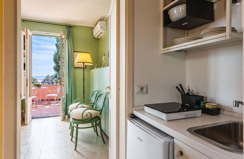 Spisone Apartment | Casetta Amelia with Seaview by Wonderful Italy