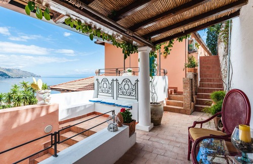 Spisone Apartment | Casetta Amelia with Seaview by Wonderful Italy