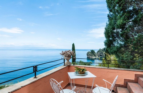 Spisone Apartment | Casetta Amelia with Seaview by Wonderful Italy