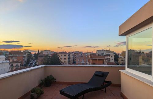 Aurelio Apartment | Casetta Sole, Superattico con terrazzo vicino San Pietro, NEW