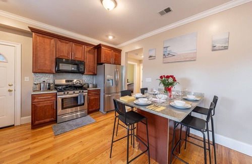Dorchester Apartment | CASHBACK 10% - 90-Boston Spacious Convenient Apartment