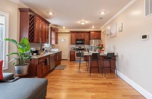 Dorchester Apartment | CASHBACK 10% - 90-Boston Spacious Convenient Apartment