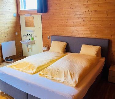 Brienz Apartment | Casi - Partial lake view