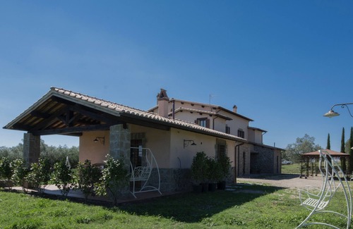 Montefiascone House | Casina Marco Polo. Elegant depandace, two rooms plus, with private patio