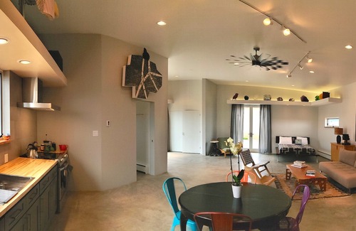 Taos House | Casita Atomica hiking, cycling, golfing, rafting within reachn