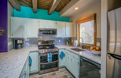 Nambe Pueblo House | Casita Cotón - 2 bed, 2 bath, sleeps 6. Mountain views!