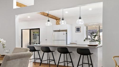 Singleton House | Casita - Modern 4 Bedroom Cottage In Heart Of Singleton