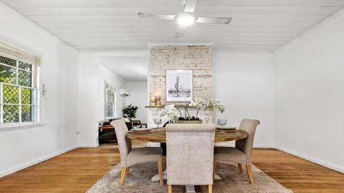 Singleton House | Casita - Modern 4 Bedroom Cottage In Heart Of Singleton