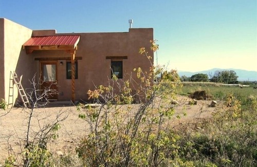 Arroyo Seco Cottage | Casita Seco: Casita Close to Town of Taos & Taos Ski Area
