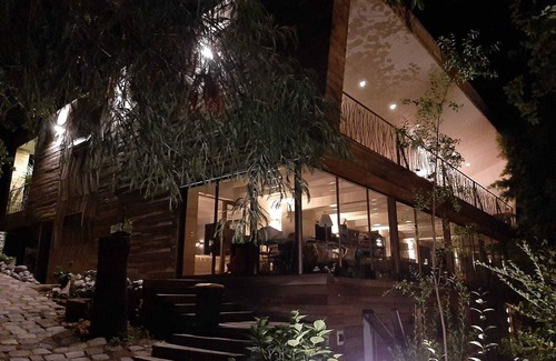 Bajos de Lircay House | Casona del Lago "lodge Pehuén Colbún"
