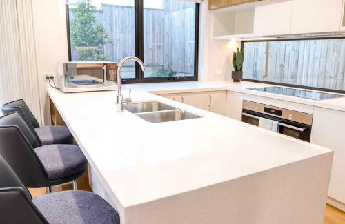 Runcorn House | CASSA AURA PLACE - Modern 4BR Homes