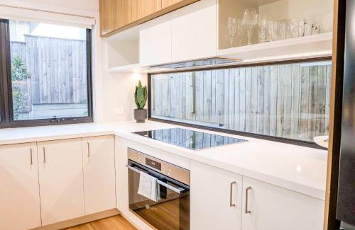 Runcorn House | CASSA AURA PLACE - Modern 4BR Homes