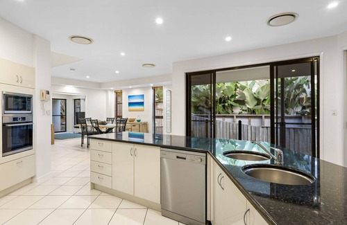 Castaways Beach House | Castaways Beachside Family Retreat - 44 Driftwood Drive