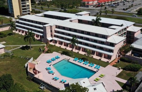 Sunrise Park Hotel | CASTAWAYS RESORT,GRAND BAHAMA, BAHAMAS. Home Away from Home