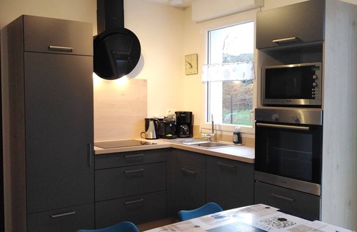 Pluduno House | Castel Breizh : bungalow 3* for 2/6 P in a quiet area 8 km from the beach.WIFI