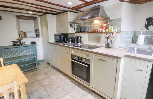 Middleham Cottage | CASTLE HILL COTTAGE, pet friendly, with open fire in Middleham