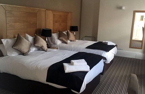 Neath Hotel | Castle Hotel