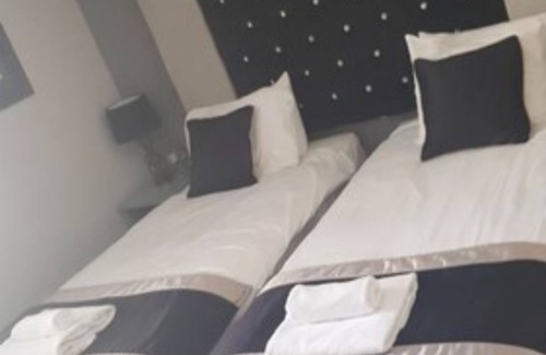 Neath Hotel | Castle Hotel