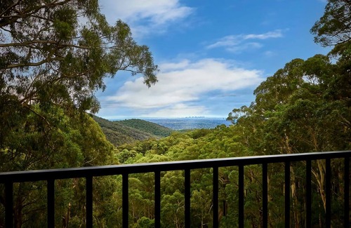 Ferny Creek House | Castle in Ferny Creek with Pool