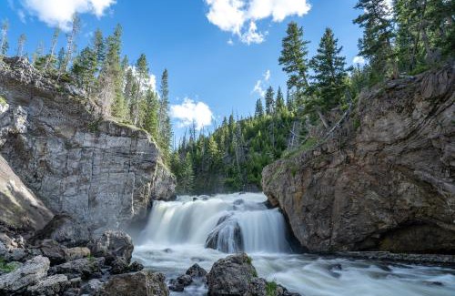 West Yellowstone Cabin | Castle in the Sky Unit Y