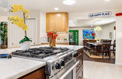 Castle Rock House | CASTLE ROCK - EXPLORERS WONDERLAND-WALK TO DOWNTOWN!