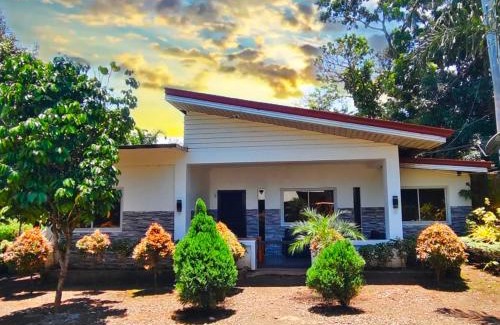 Valencia House | Castro's Hideway Residence