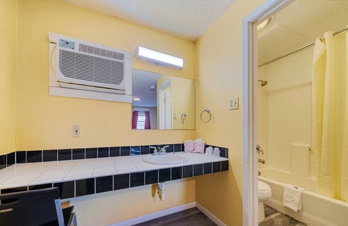 Bay Area Hotel | Catalina Motel
