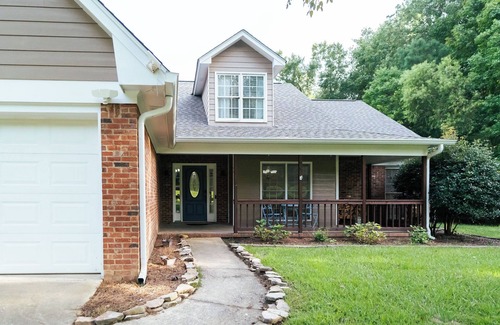 Fortson House | Cataula house: pool & games