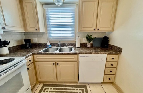 Joslyn Castle Apartment | Cathedral 11-Midtown near UNMC!