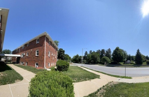 Joslyn Castle Apartment | Cathedral 3-Charming Apartment walk to UNMC!