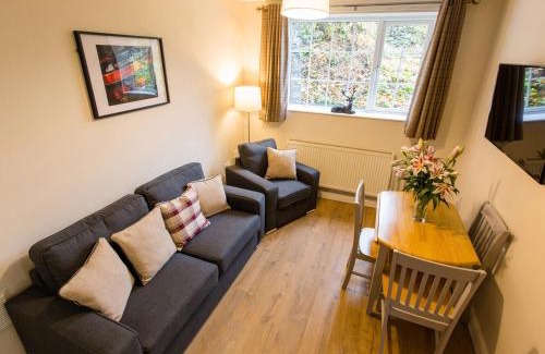 Llangollen House | Catref