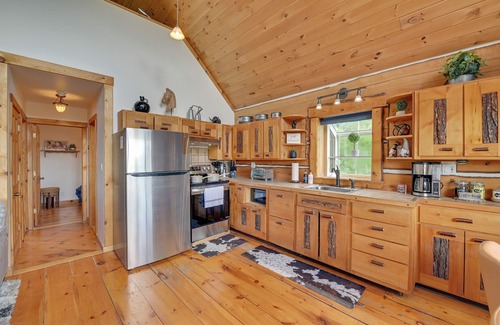 Hobart Cabin | Catskills Cabin Rental w/Hot Tub & Amazing Views!