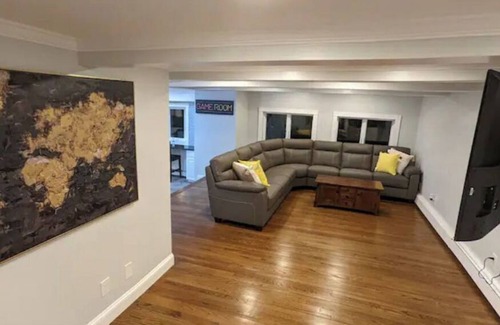 Mountain Dale Villa | Catskills Villa: Best for Gatherings Sleeps 30+